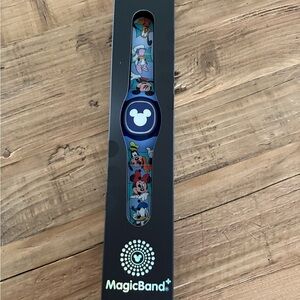 Disney MagicBand+ with Mickey and friends